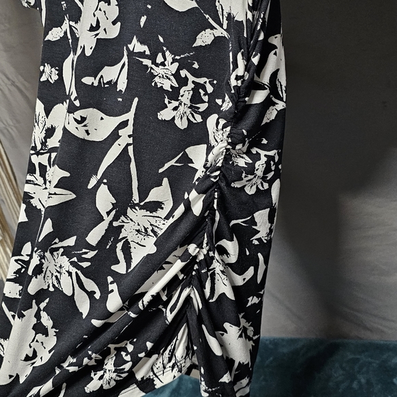 🆕 INC International Concepts | Sugar Rush Blouse in Black & White Floral size S - Picture 4 of 9